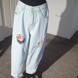 Liki Embroidered Liggtweiggt Jeans 15in Waistline